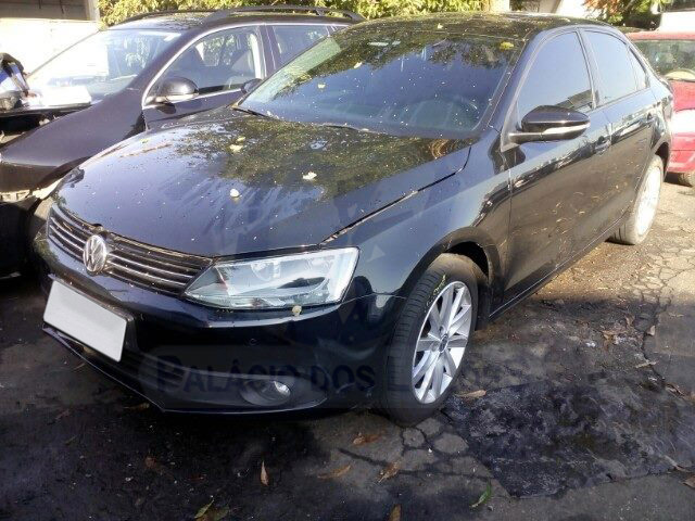 LOTE 015 - Volkswagen Jetta 2.0 Trendline 2016