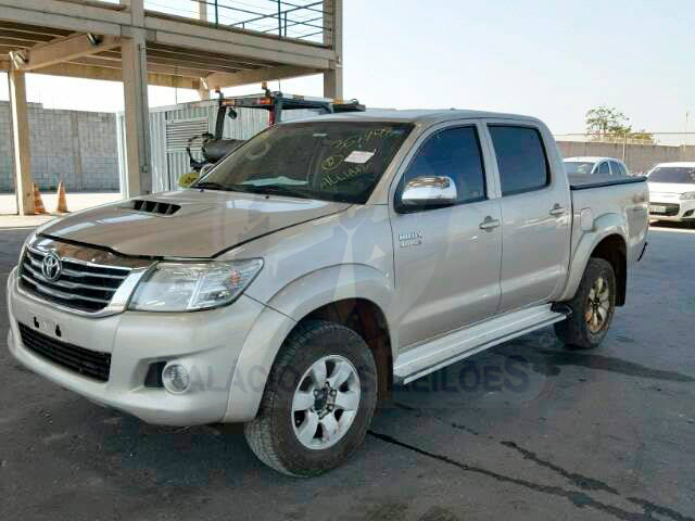 LOTE 022 - Toyota Hilux 3.0 TDI 4x4 CD SR (Aut) 2015