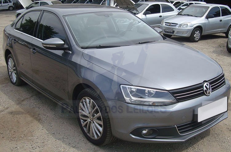 LOTE 026 - VOLKSWAGEN JETTA HIGHLINE 211 2.0 16V GASOLINA