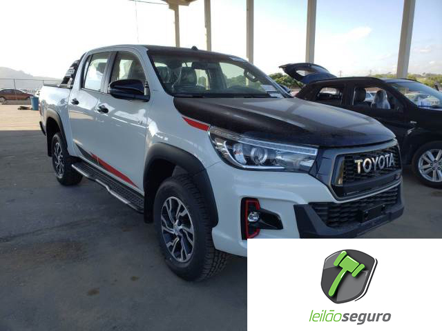 LOTE 028 TOYOTA HILUX CD SRX 2.8 2020