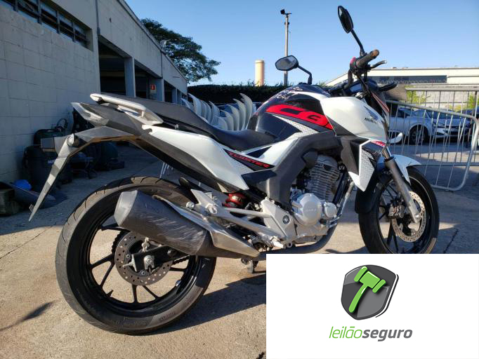 LOTE 038  HONDA CB 250 2019