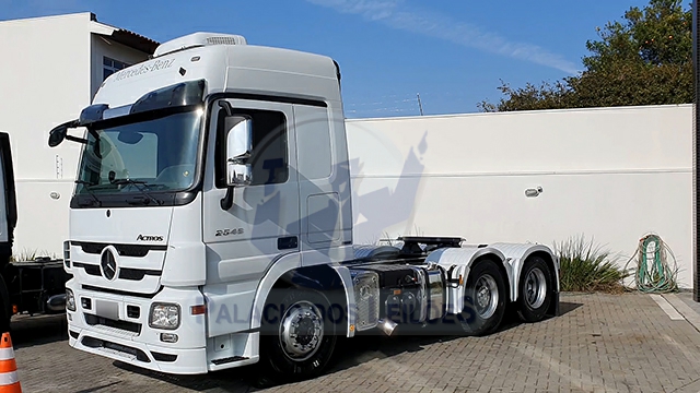 LOTE 001 - MERCEDES-BENZ Actros 2546 LS 6x2 2p (diesel) 2011